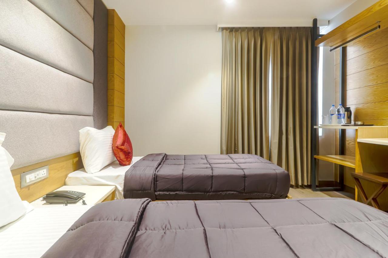 Hotel Bricks, Karol Bagh, New Delhi Exteriör bild