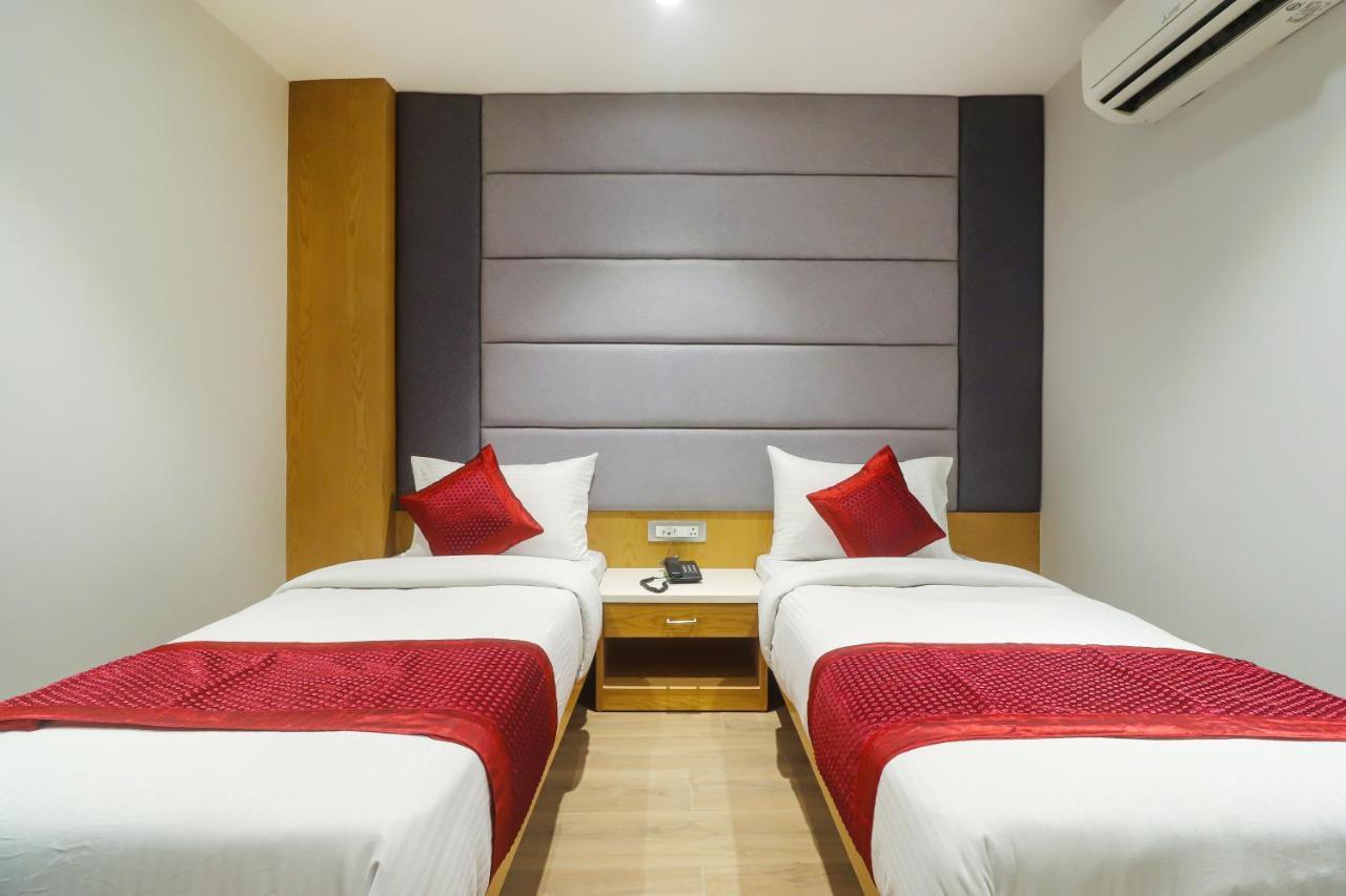 Hotel Bricks, Karol Bagh, New Delhi Exteriör bild