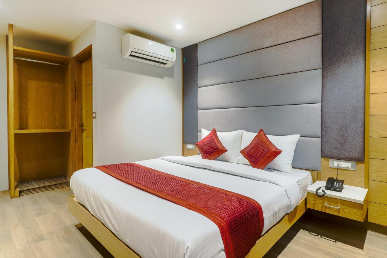 Hotel Bricks, Karol Bagh, New Delhi Exteriör bild
