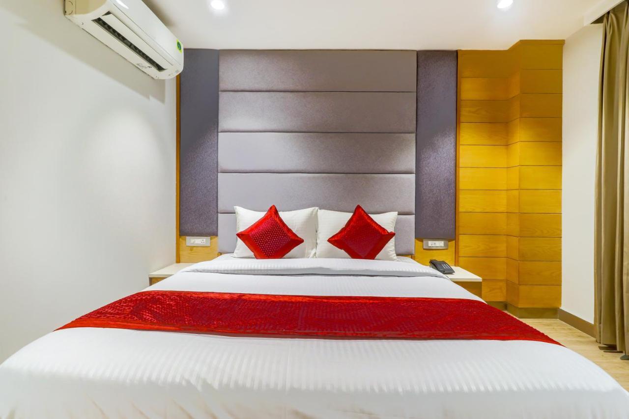 Hotel Bricks, Karol Bagh, New Delhi Exteriör bild