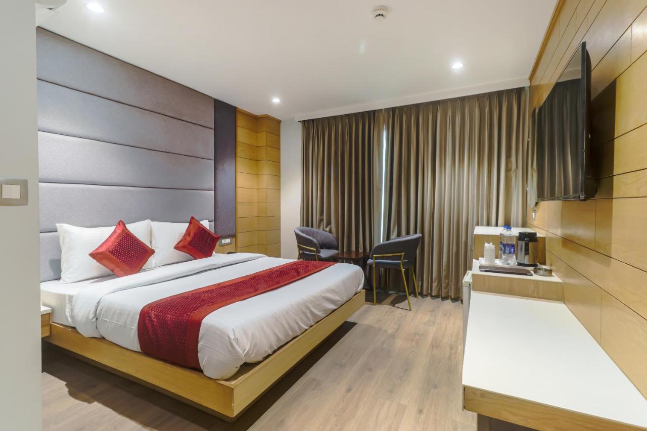 Hotel Bricks, Karol Bagh, New Delhi Exteriör bild