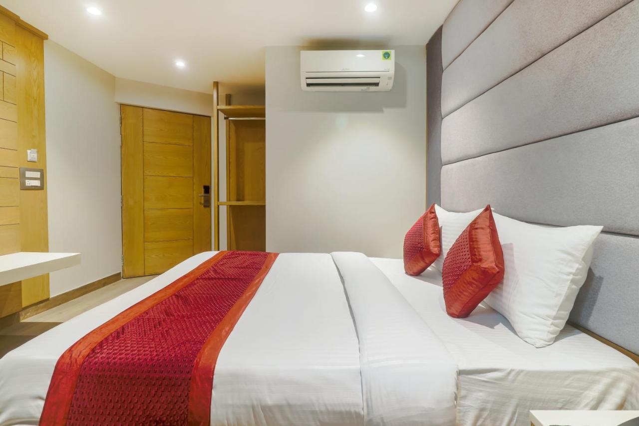 Hotel Bricks, Karol Bagh, New Delhi Exteriör bild