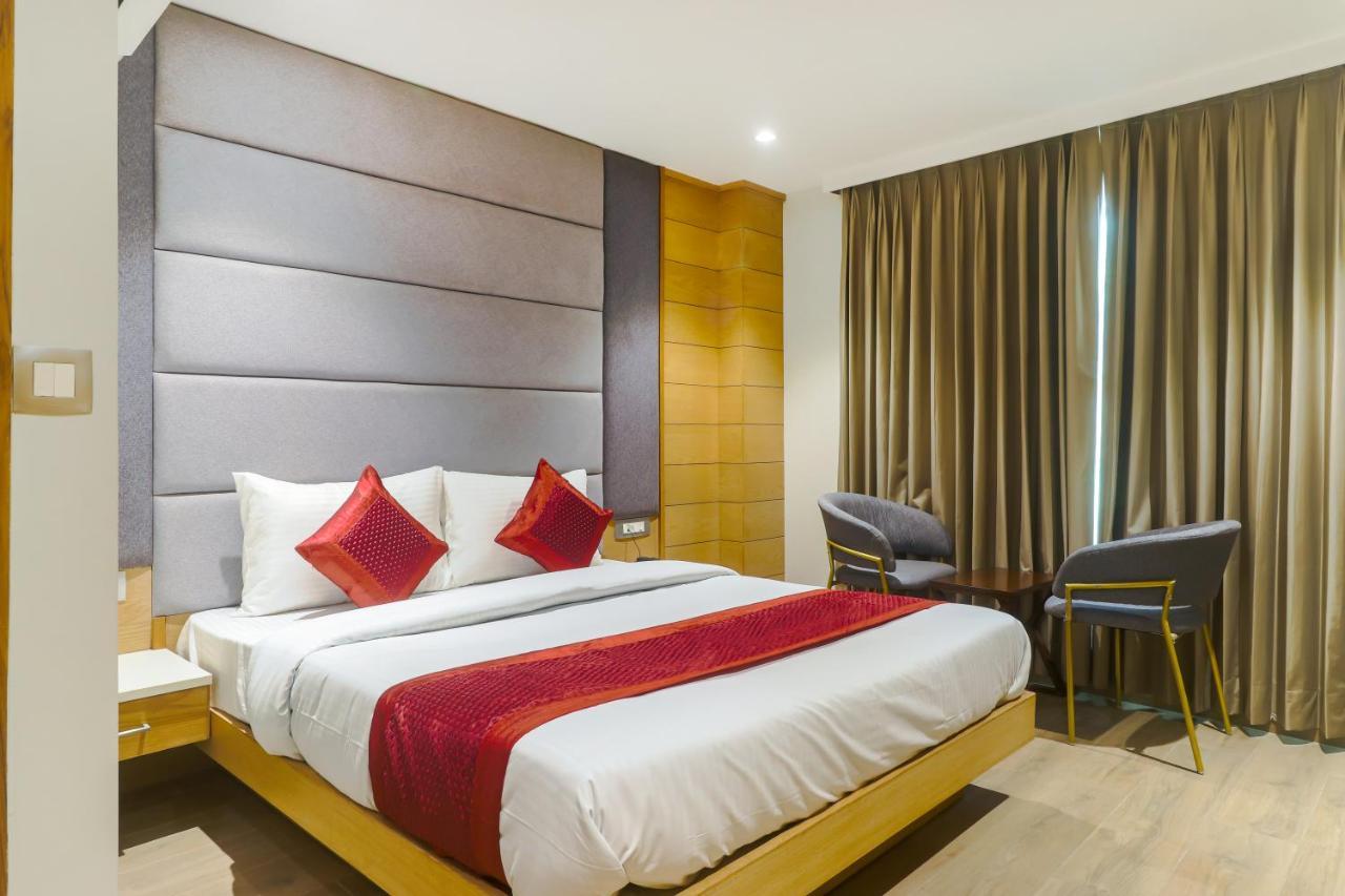 Hotel Bricks, Karol Bagh, New Delhi Exteriör bild