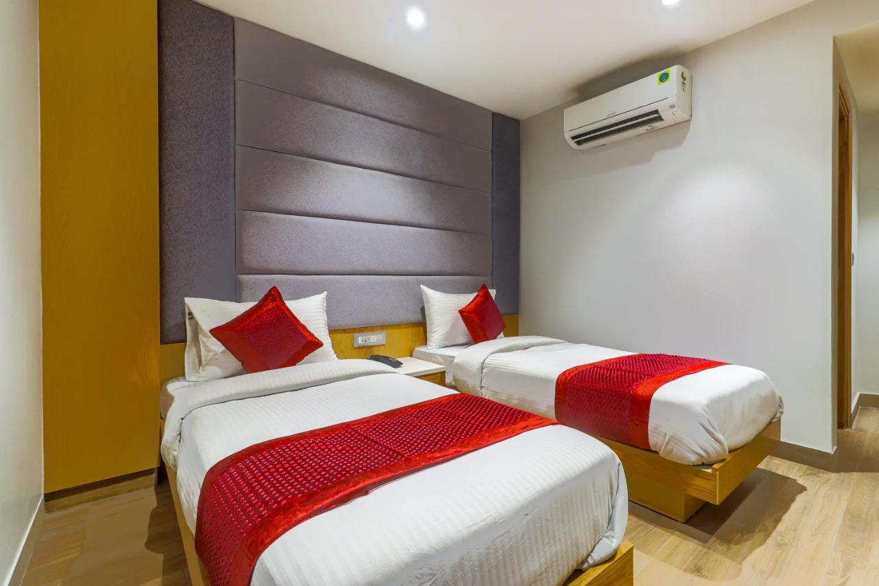 Hotel Bricks, Karol Bagh, New Delhi Exteriör bild