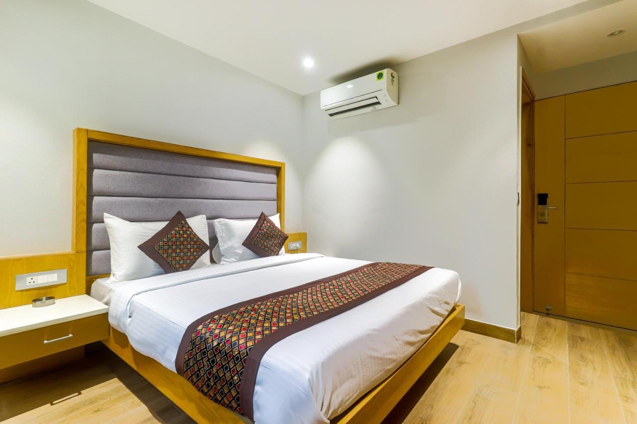 Hotel Bricks, Karol Bagh, New Delhi Exteriör bild